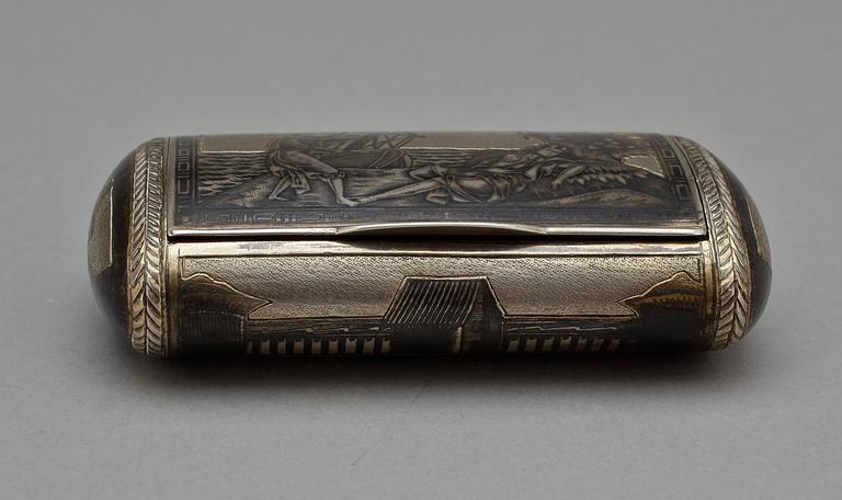 SNUSDOSA, silver, otydl stadsstämpel, sannolikt Moskva, 1827. Vikt ca 110 gram.