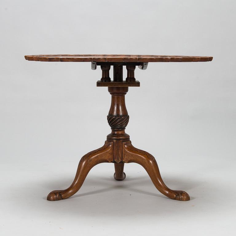 An English 17th-century tilt-top table.