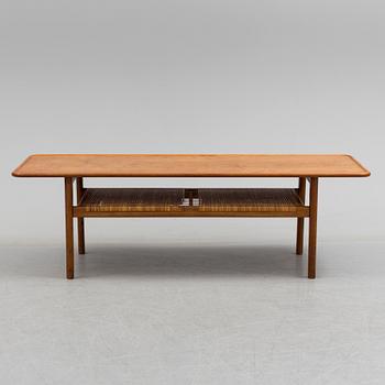 A 1950s/1960s coffie table by Hans Wegner.