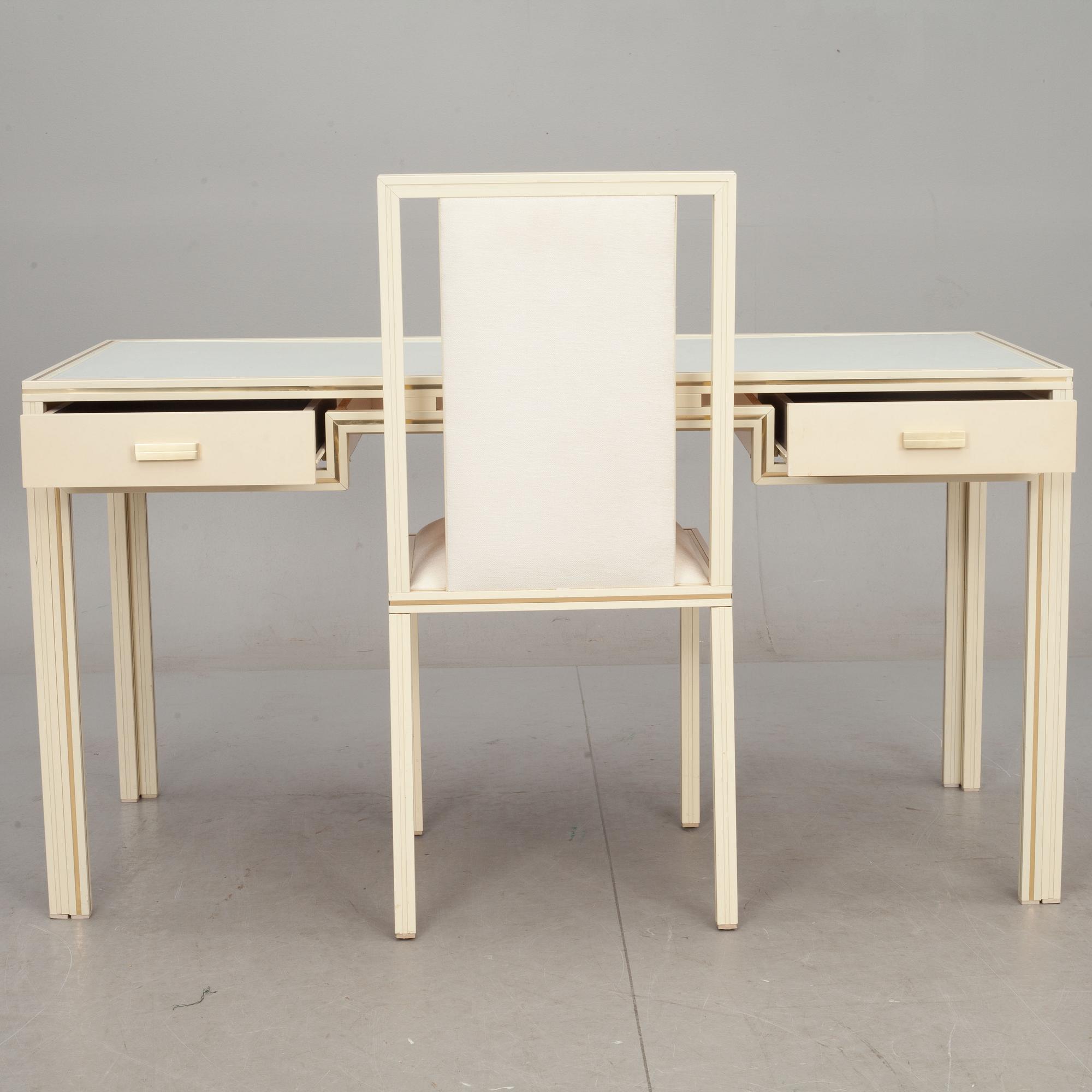 SKRIVBORD och STOL, Pierre Vandel.