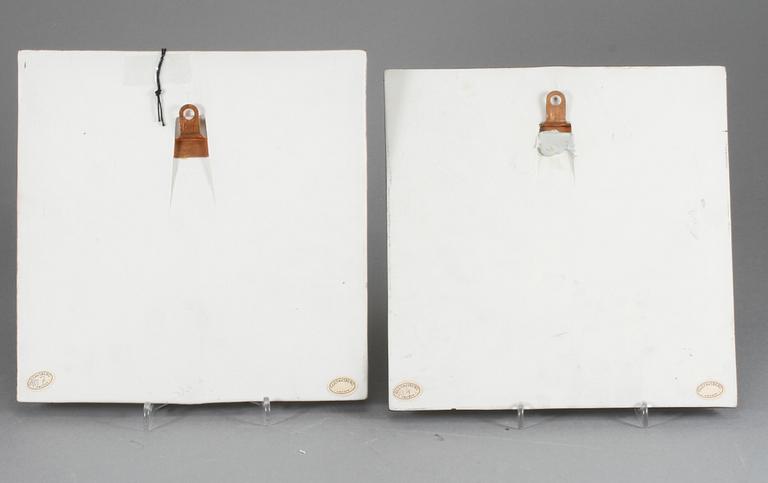 VÄGGPLAKETTER, 2 st, stengods, Lisa Larson, Gustavsberg, 1900-talets andra hälft.