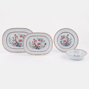 32 pieces of the 'Lotus' creamware dinner service from Rörstrand, Sweden.