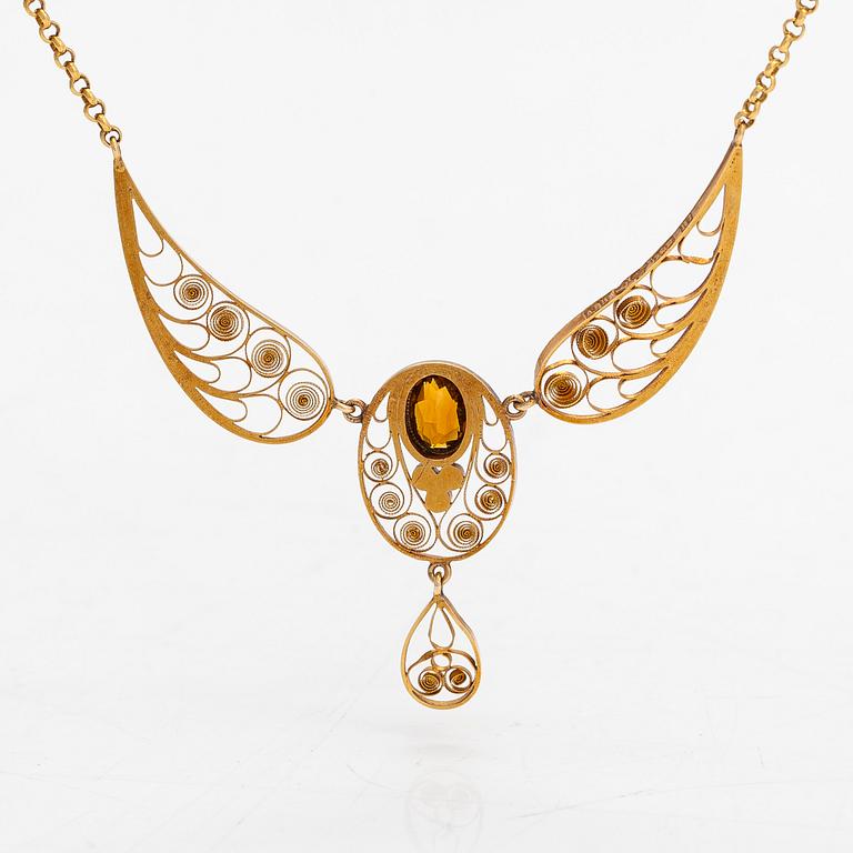 An 18K gold filigree necklace with seed pearls and a citrine, Stockholm 1910.