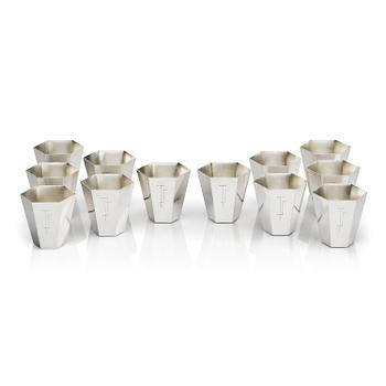 464. Wiwen Nilsson, snapsbägare, sterling silver, 12 st, Lund 1945-1946.