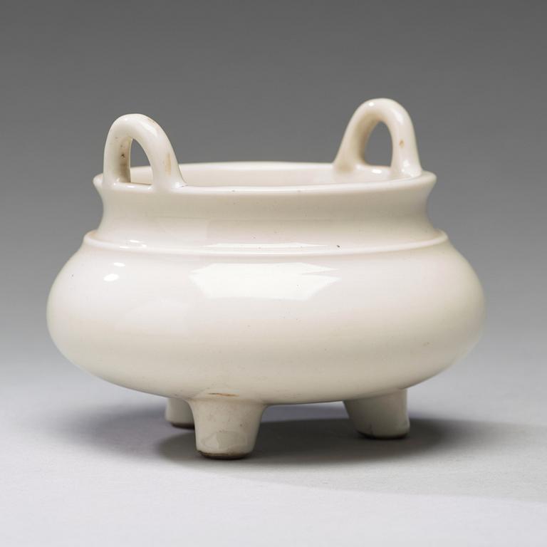 A blanc de chine censer, Qing dynasty, Kangxi (1662-1722).