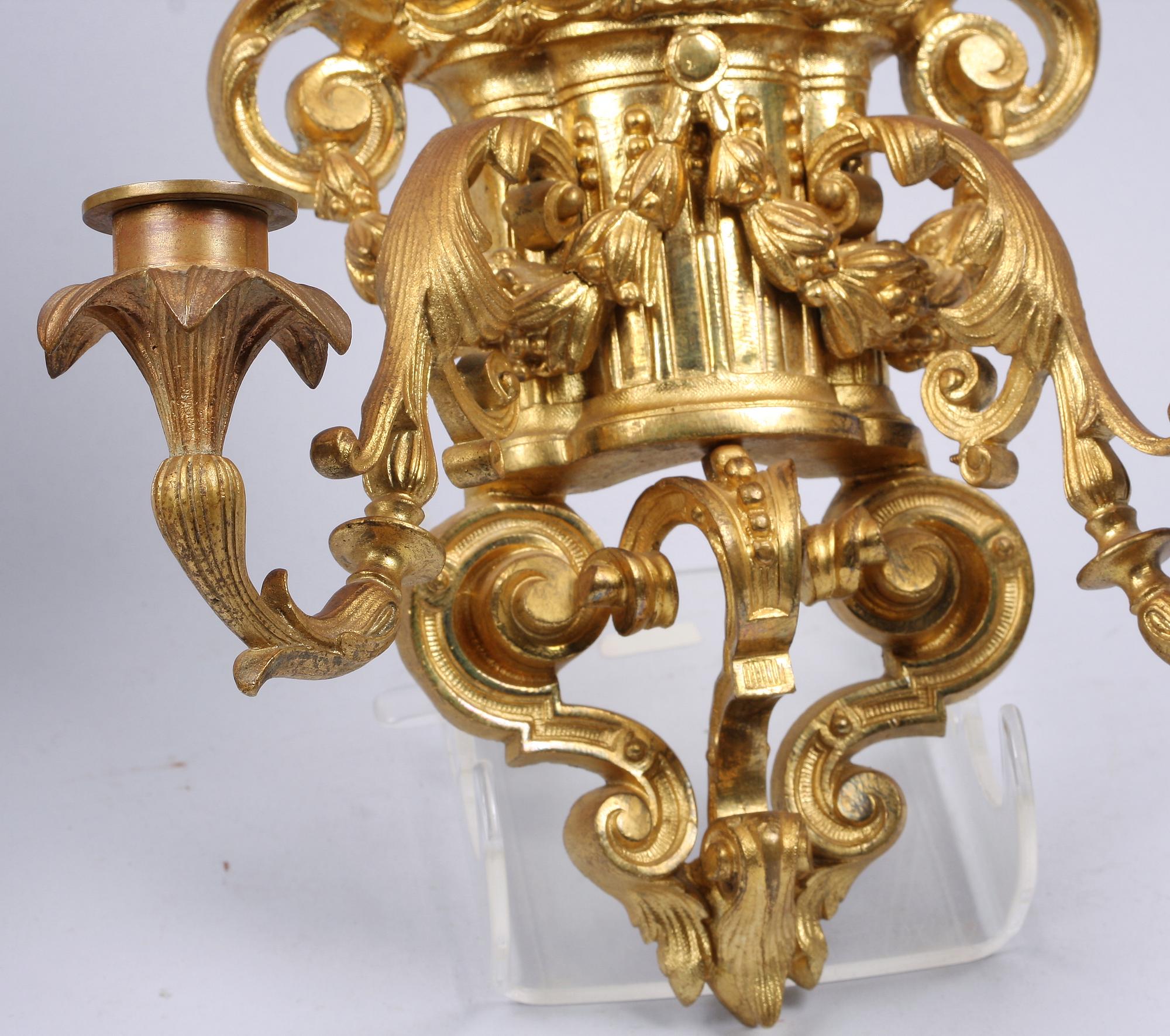 APPLIQUER, ett par.Mässing. Louis XVI-stil.