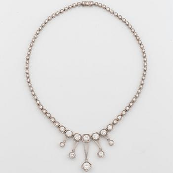 972. An Evert Lindberg necklace in 18K white gold set with round brilliant-cut diamonds 10.42 cts.