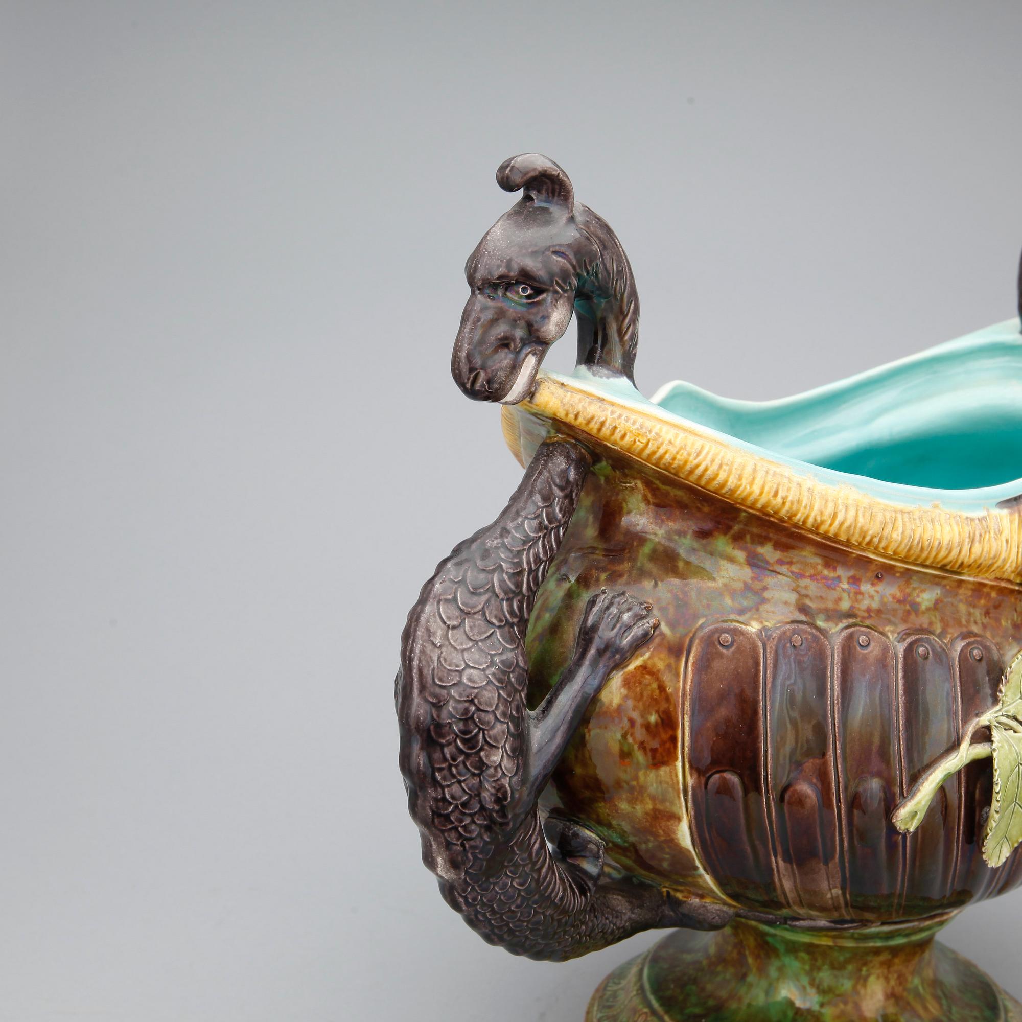 BLOMSTERJARDINJÄR, majolika, sent 1800-tal.