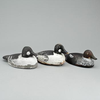 VETTAR, 3 st, målat trä, 1900-tal.