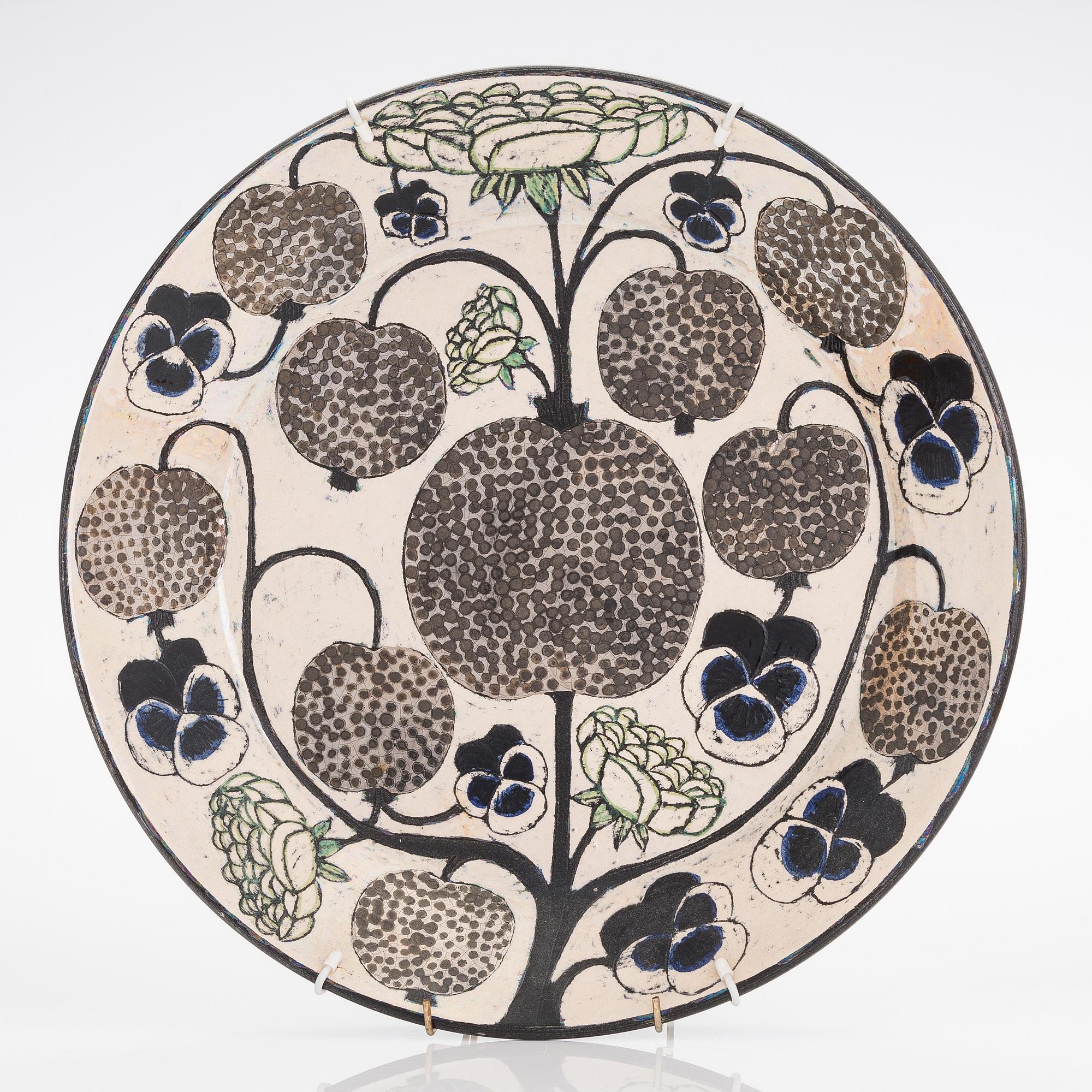 Birger Kaipiainen, a decorative ceramic plate signed Kaipiainen Arabia.