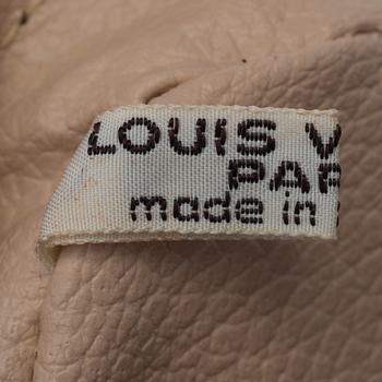 NECESSÄR, Louis Vuitton.