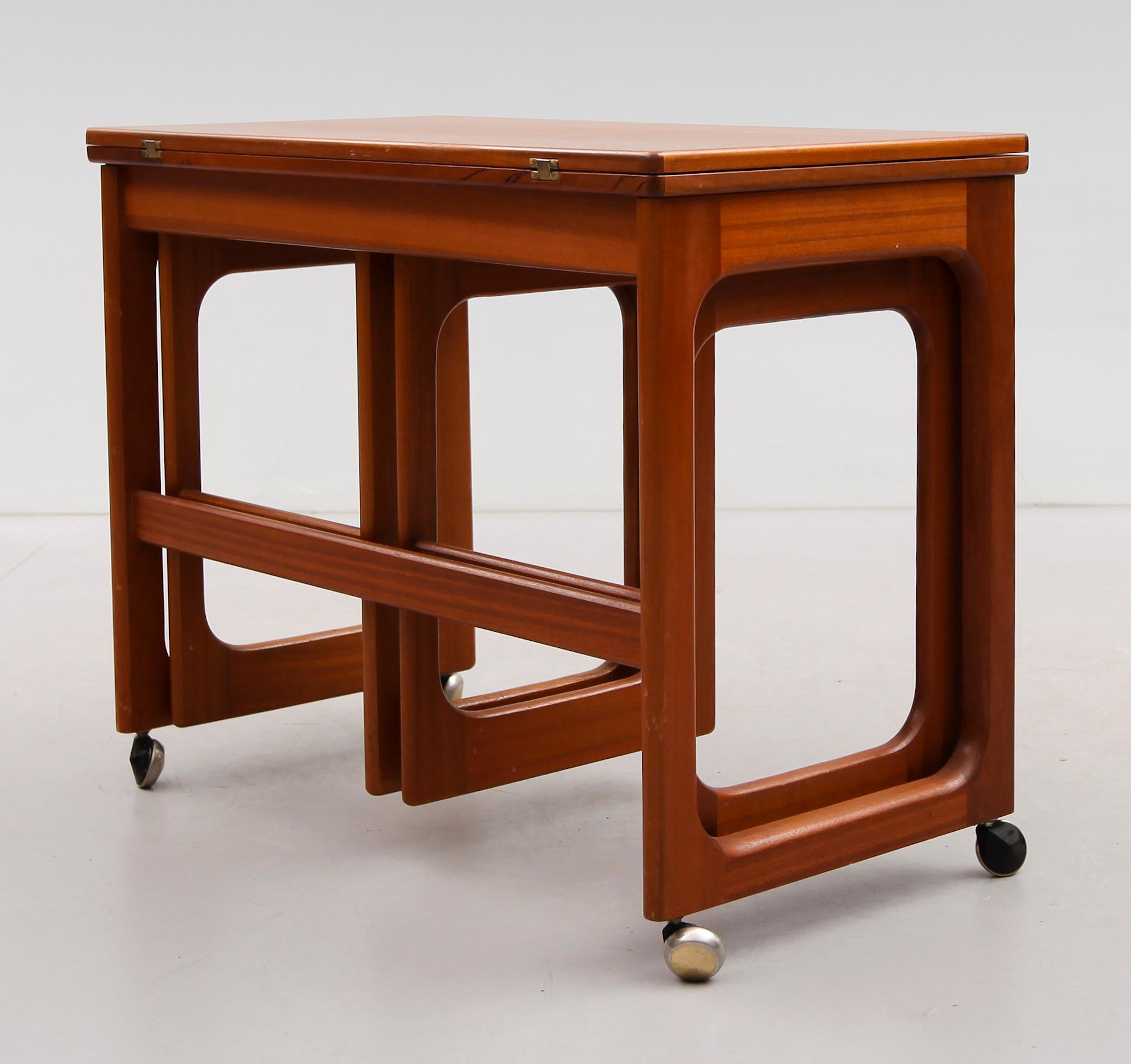 SATSBORD, 3 delar, England, 1900-talets andra hälft.