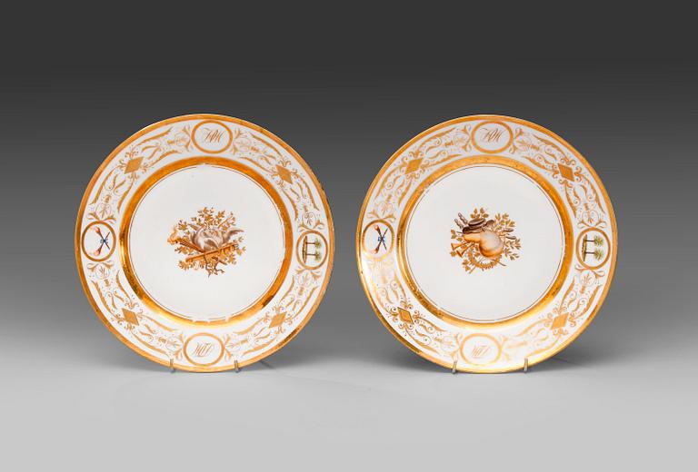A PAIR OF RUSSIAN PLATES. ПАРА РУССКИХ ТАРЕЛОК.