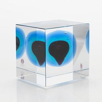 Oiva Toikka, annual glass cube 1998, signed Oiva Toikka Nuutajärvi 1998, 234/2000.
