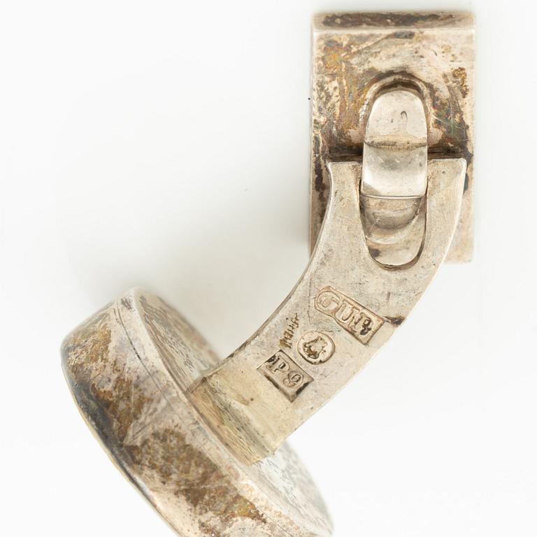 Fyra par manschettknappar, silver och pärlemor, B Liljedahl och O Bohlin, Stockholm 1964, 65, 66 och 68.