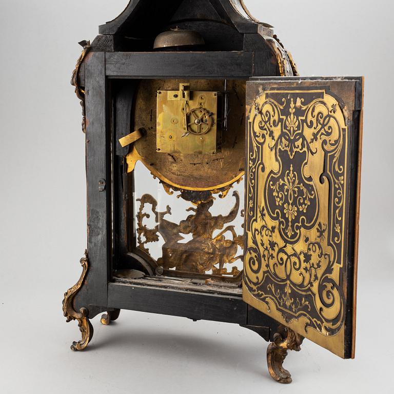 A French mantle clock, 19th century.