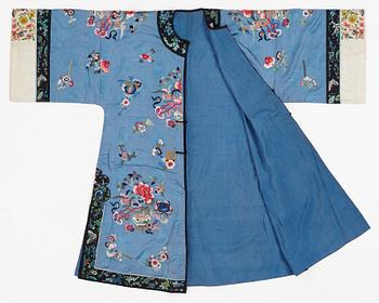 JACKA samt ROCK, broderat siden. Kina, 1900-talets första hälft.