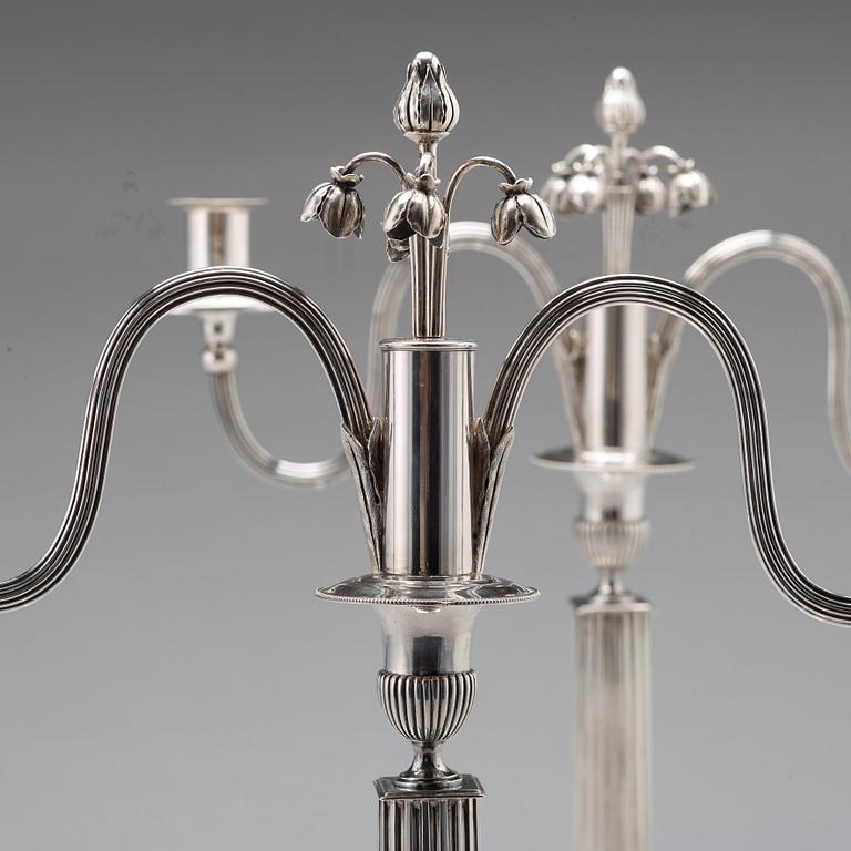 Pehr Zethelius, kandelabrar för två ljus, ett par, silver, Stockholm 1799, gustavianska.
