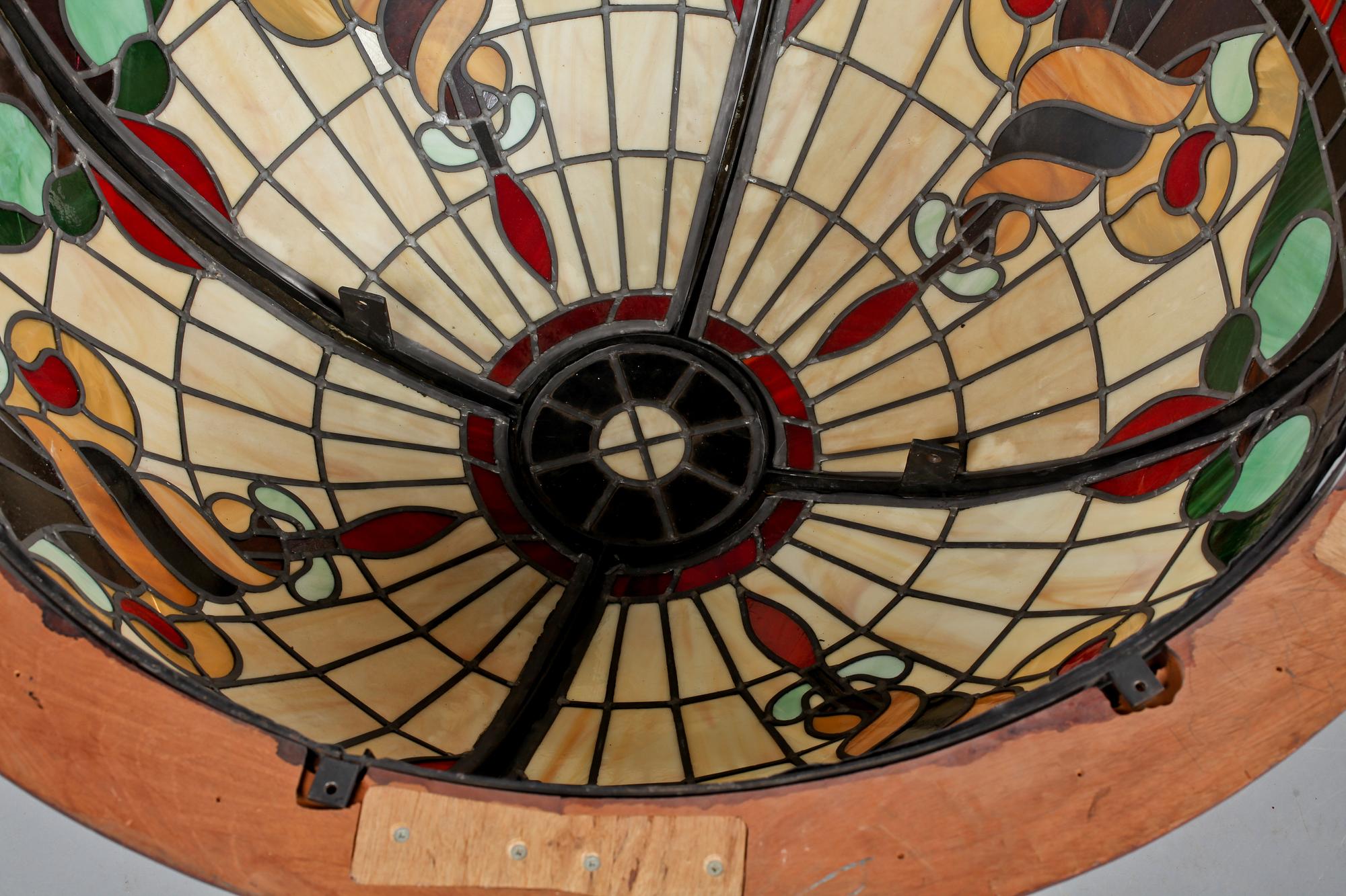 TAKPLAFOND, 1900-talets första hälft. Höjd 48 cm.