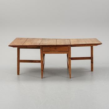 A pine gate-leg table, 19th Century.