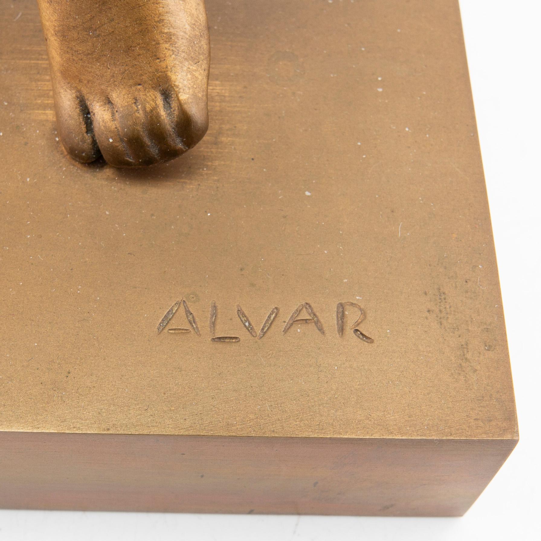 Alvar Suñol, skulptur, förgyllt brons, "Commencement".