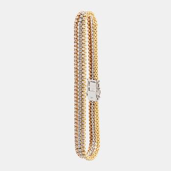 478. An 18K gold tennis bracelet set with round brilliant-cut diamonds.