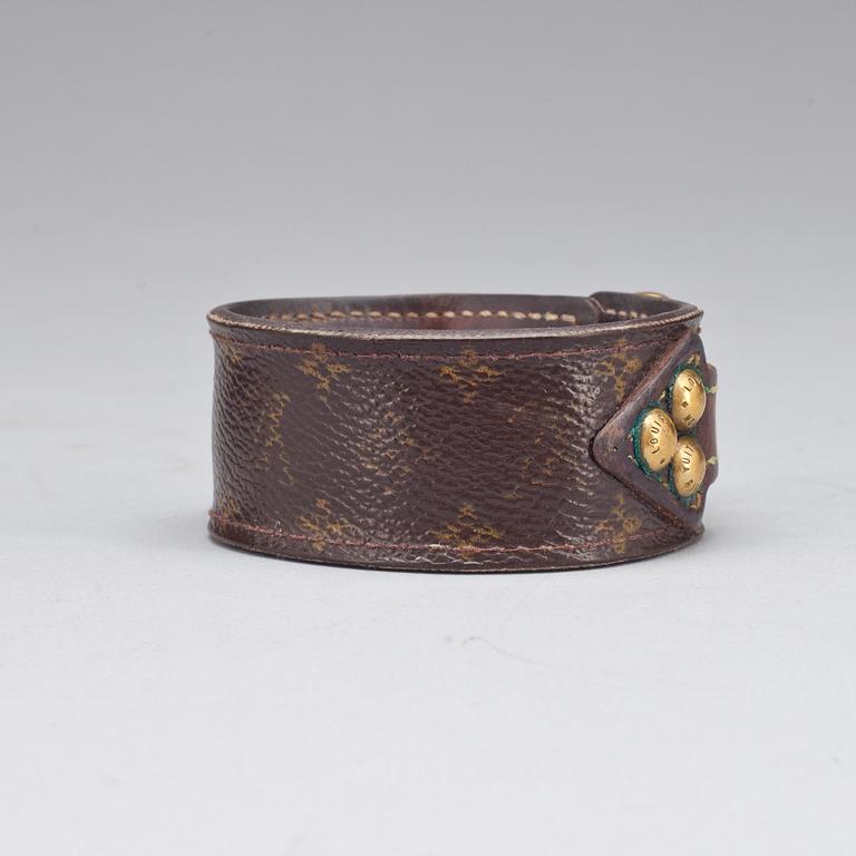 ARMBAND, Louis Vuitton, Paris.