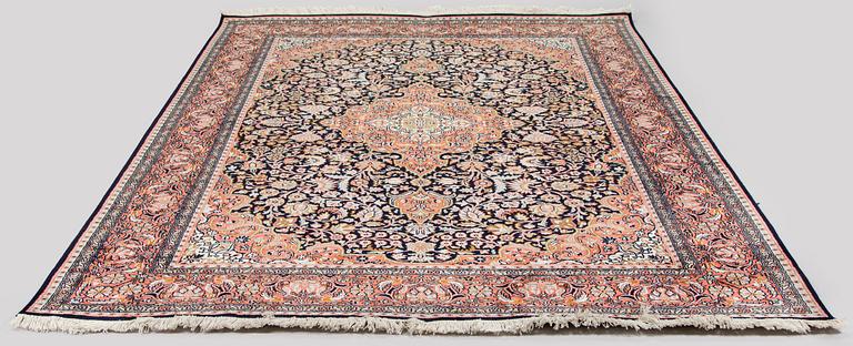 Matta, silk på bomullsvarp, Kashmir, ca 274 x 183 cm.