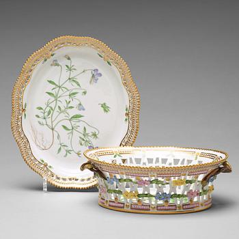 366. A Royal Copenhagen 'Flora Danica' chesnutbasket with stand, Denmark, 20th Century.