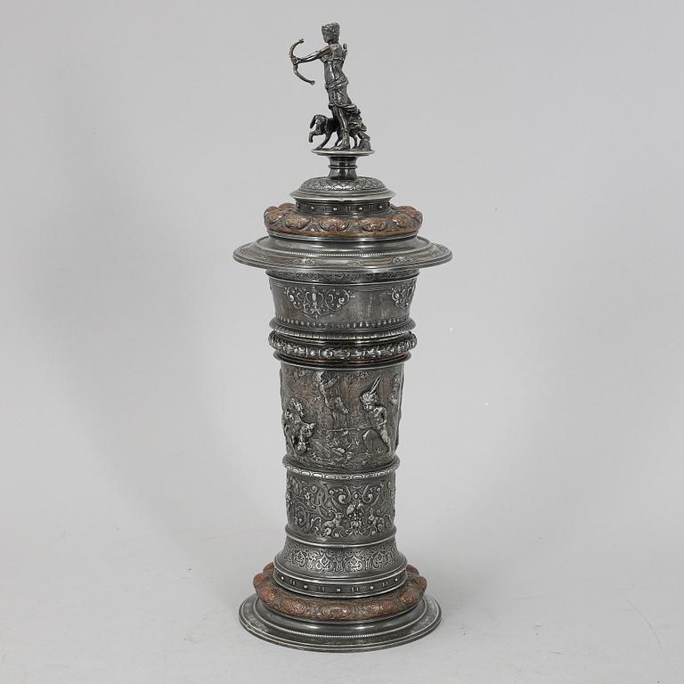 A silver plated cup with lid, WMFB (Würtembergische Metallwarenfabrik), late 19th century.