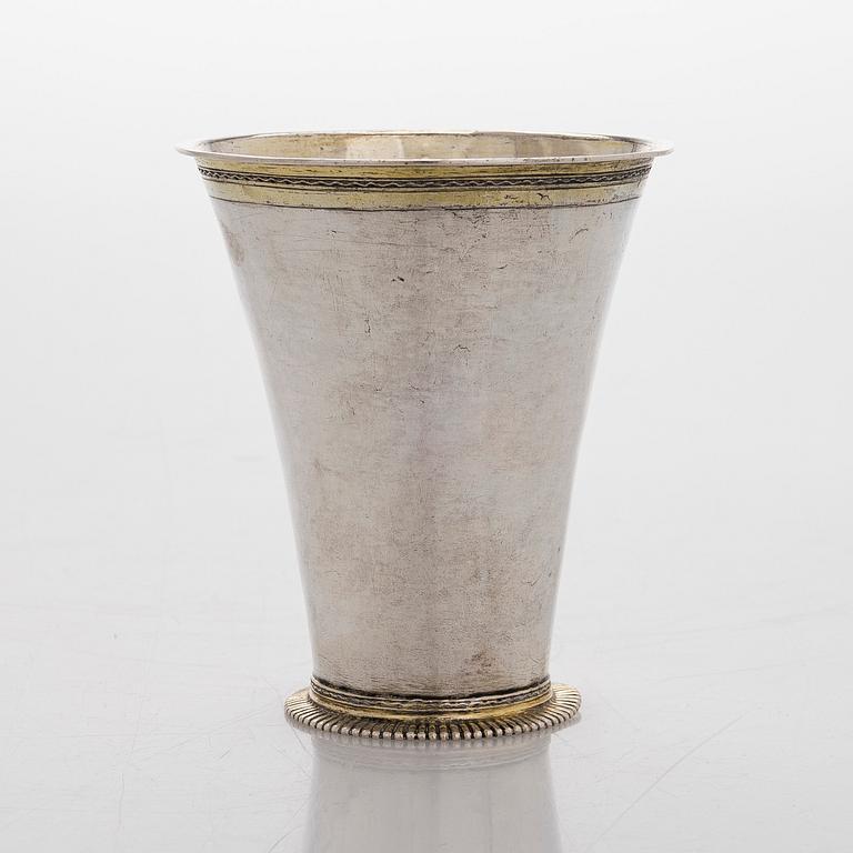 Matthias Graal, a parcel-gilt silver cup, Gothenburg 1747.