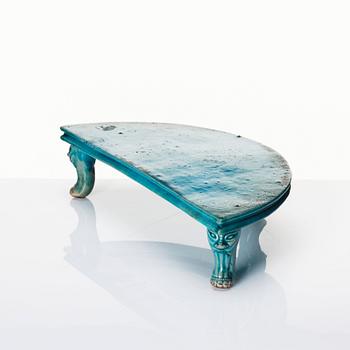 A turquoise glazed table/stand, Qing dynasty, Kangxi (1662-1722).