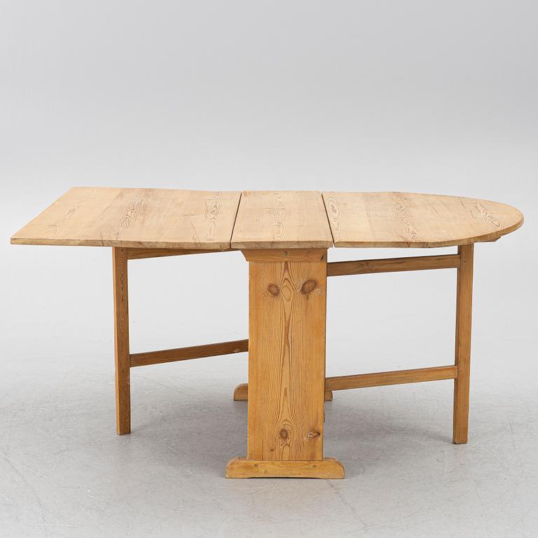 A gate leg table, 19th/20th century.