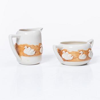 Tea service, 9 pieces, Bordallo Pinheiro Caldas Da Rainha, Portugal, late 20th century.