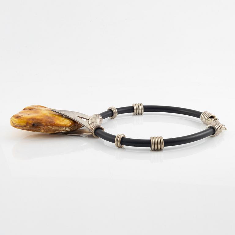 Silver necklace with amber.