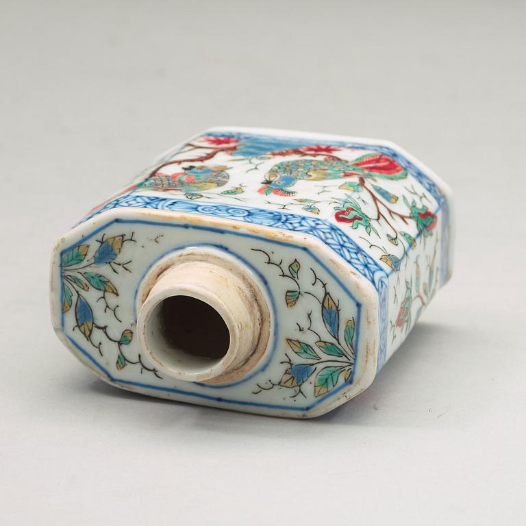 A 'European Subject' tea caddy, Qing dynasty, Qianlong (1736-95).