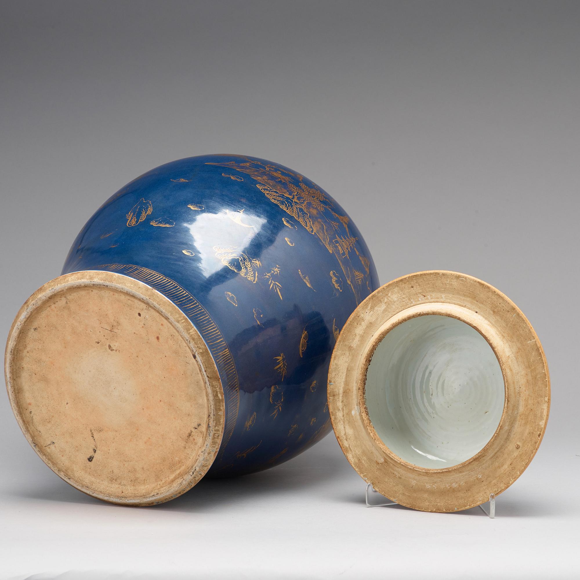 PRAKTURNA med LOCK, porslin. Qingdynastin, Qianlong (1736-95).