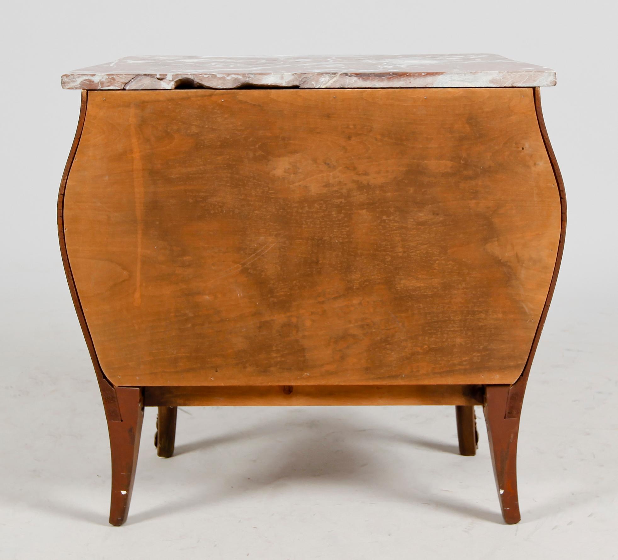 BYRÅ, rokokostil, 1900-talets mitt.