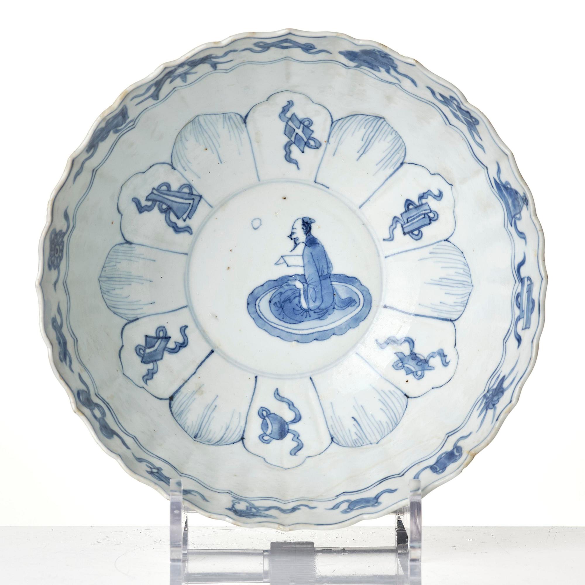 A fine blue and white bowl with molded panels, Qing dynasty, Kangxi (1662-1722).