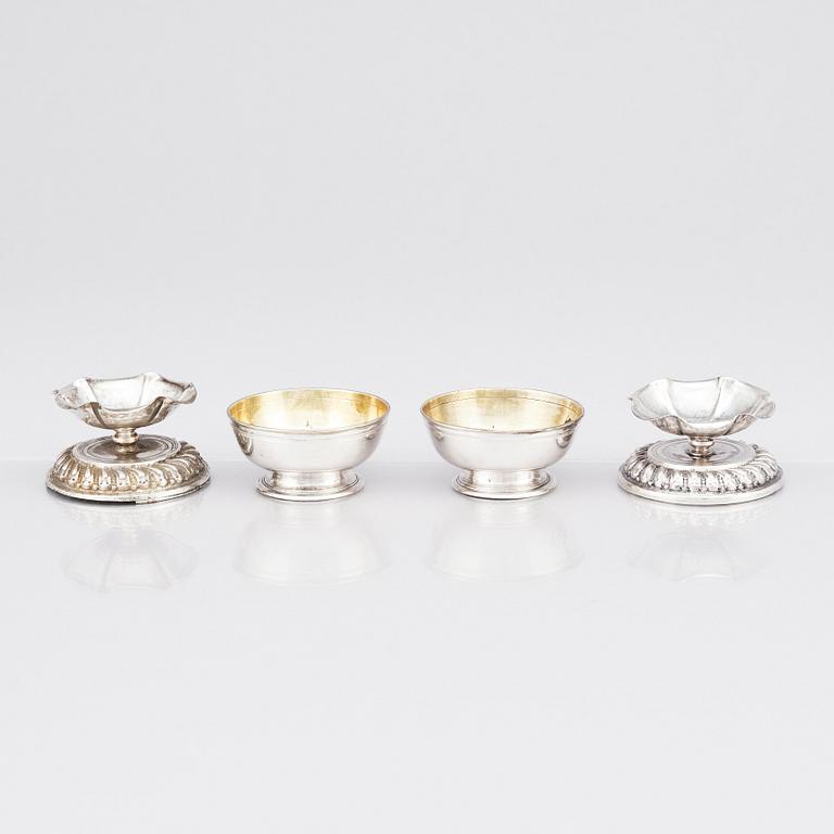 Two German early 18th century parcel-gilt silver salts with lid, marks of Johann Philipp Rieblinger, Augsburg 1700-1705.