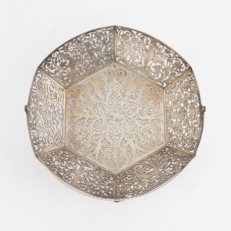 A Swedish silver bowl, mark of Guldsmedsaktiebolaget (GAB), Stockholm 1899.