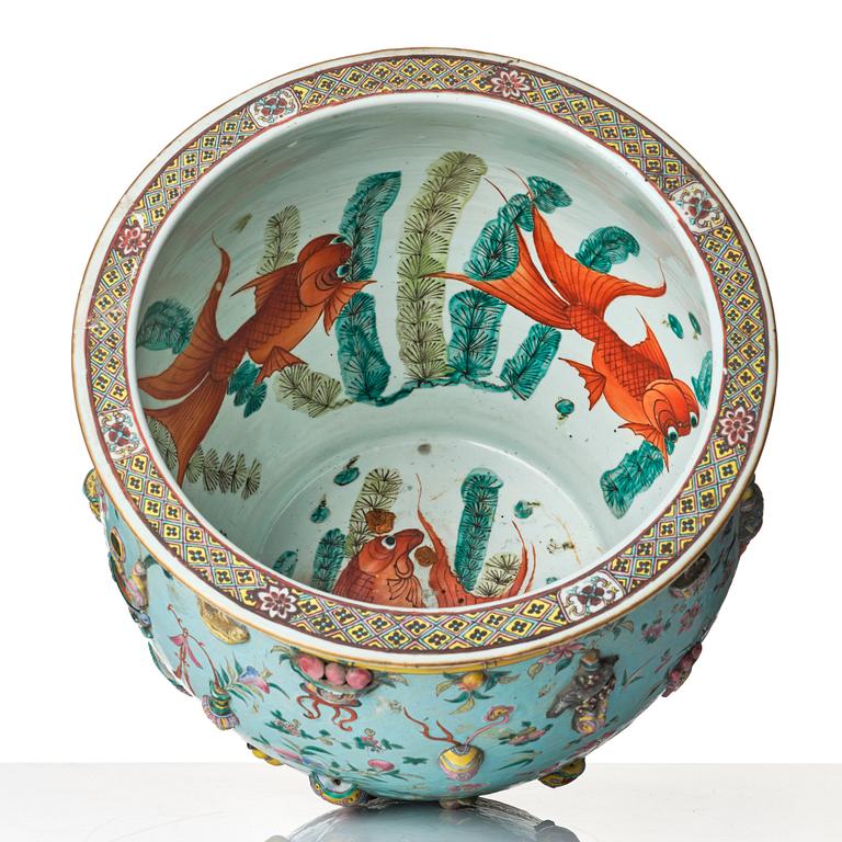 Fiskbassäng, porslin. Sen Qingdynasti/omkring 1900.