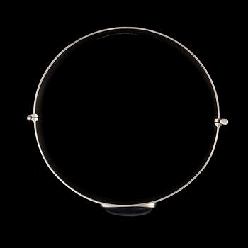ARMRING, silver, cabochonslipat falköga. Finska Guldsmeder Åbo 1963.