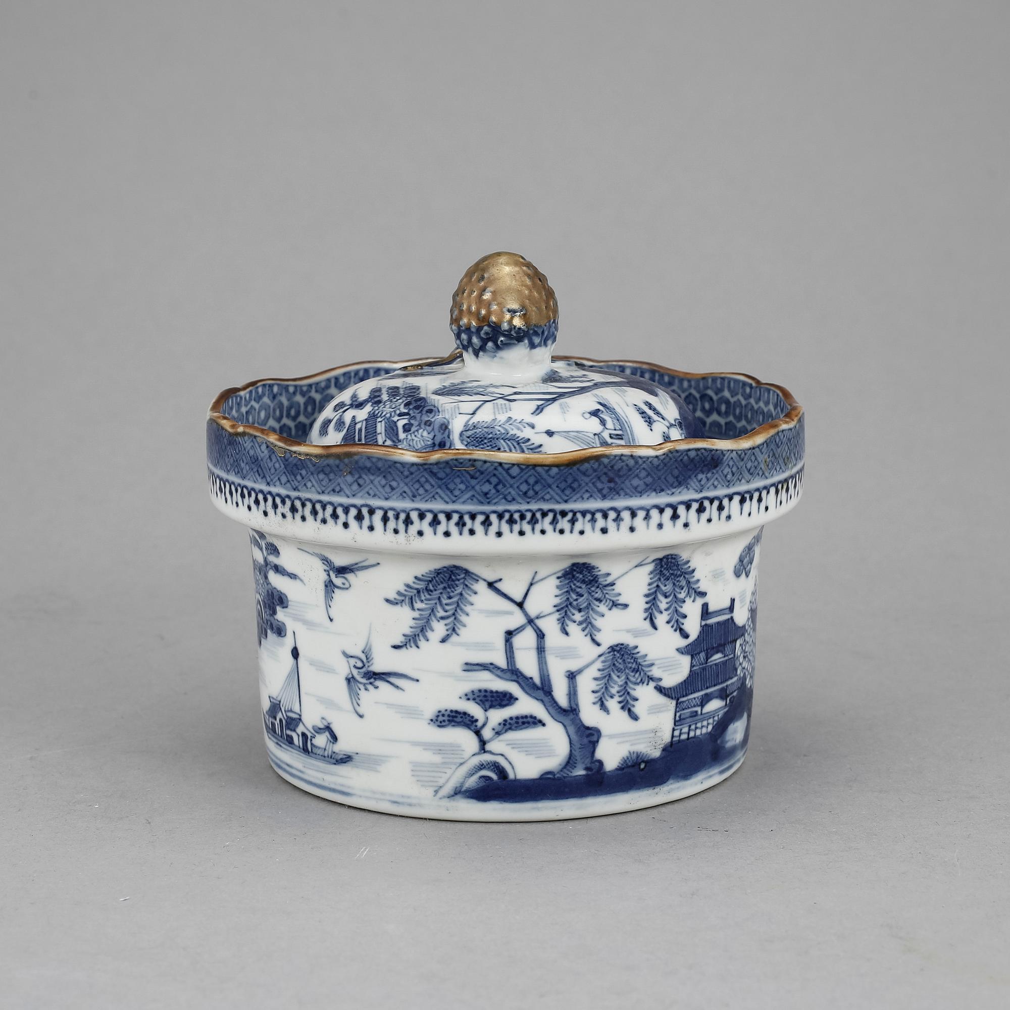 SMÖRASK, kompaniporslin, Qingdynastin, Qianlong (1736-95).