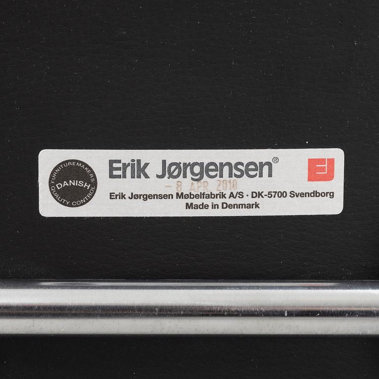 Hans J Wegner, fåtölj med fotpall, "Ox Chair", EJ-100, Erik Jørgensen, Danmark, 2005 samt 2010.