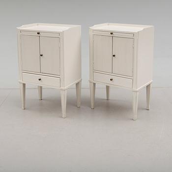 SÄNGBORD, 1 par, gustaviansk stil, 1900-talets andra hälft.