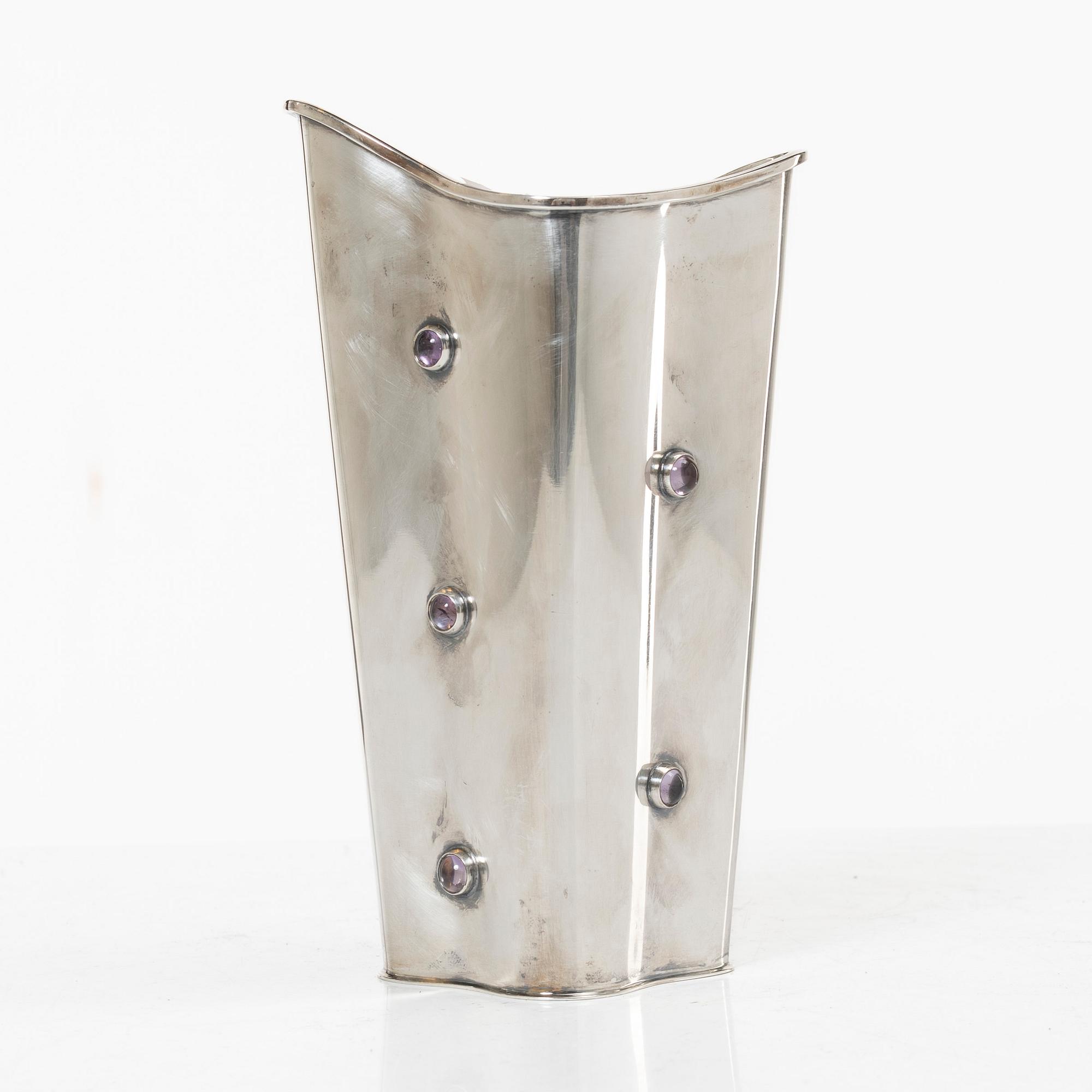 Tage Göthlin, cup with amethysts, silver, Tesi, Gothenburg, 1957.