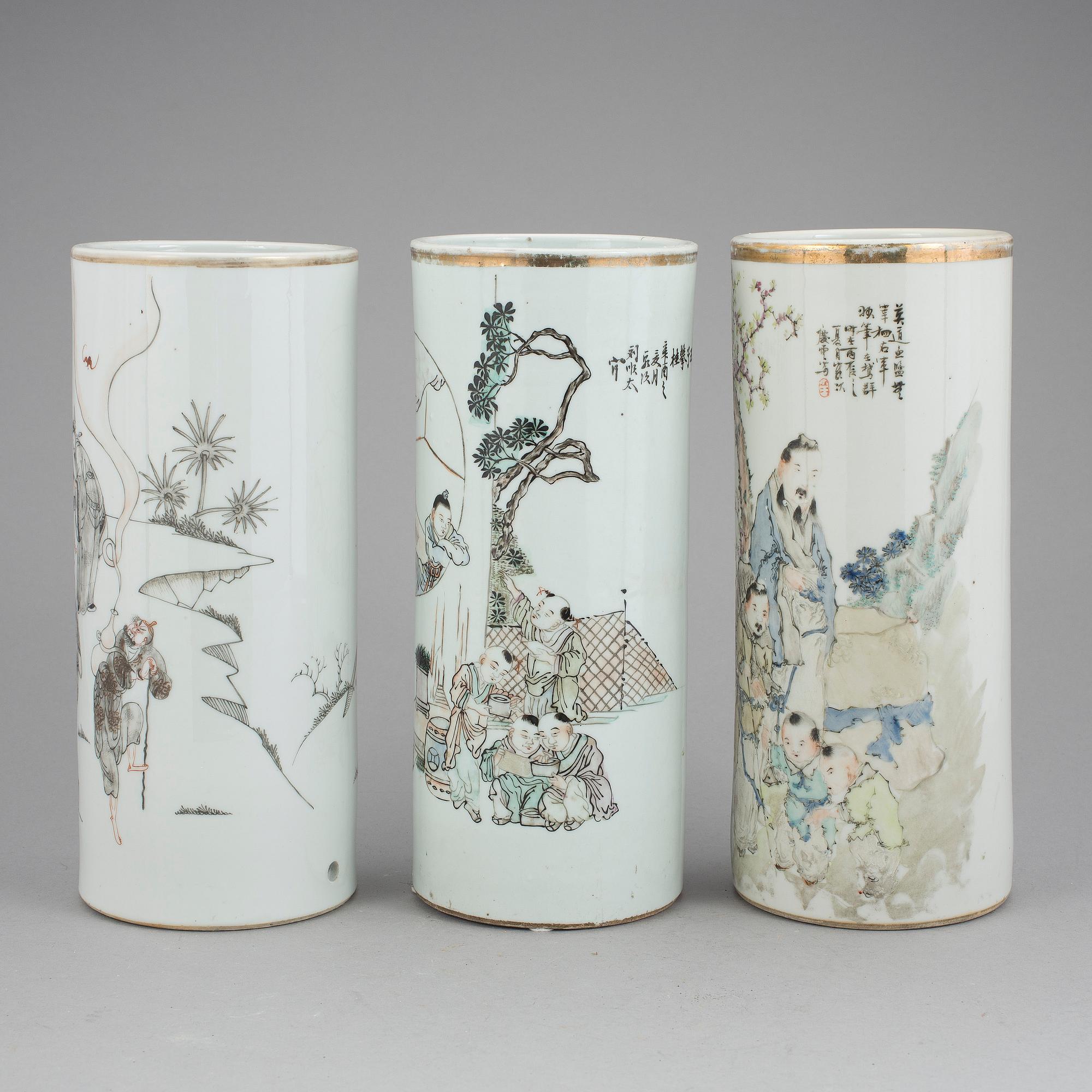 PENSELVASER, porslin, 3 st, 1900-tal, Kina.