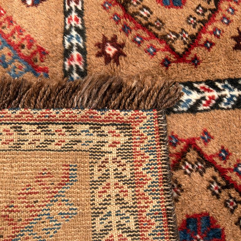 Bönematta Beludj antik ca 99x61 cm.