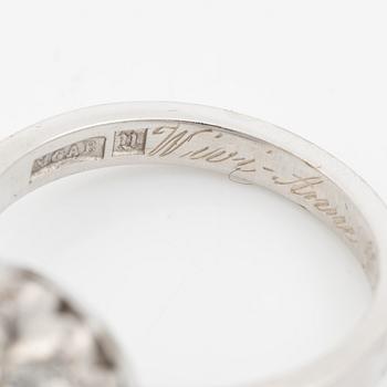 Ring 18K white gold set with round brilliant-cut diamonds.